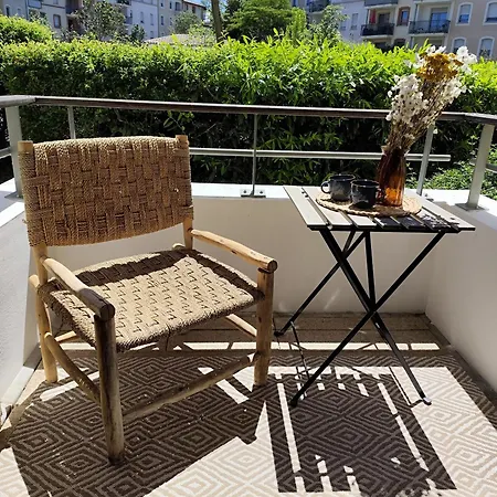 Apartamento Mentor Au Coeur De -wifi-piscine-parking Prive